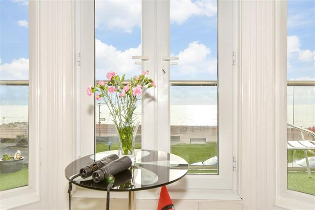 3 bedroom flat for sale