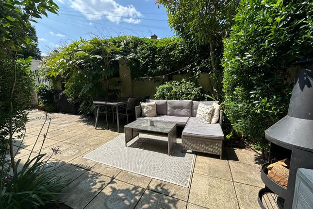 Romeyn Road, Streatham, London, SW16 2 bed flat for sale