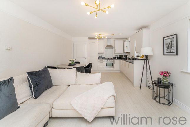 Abbess Terrace, Loughton IG10 2 bed apartment for sale