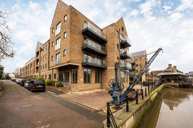 Lion Court, Old Isleworth, Isleworth... 3 bed flat for sale