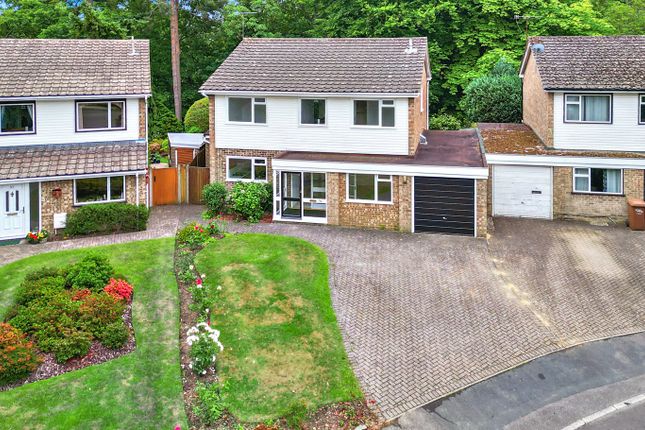 4 bedroom link detached house for sale