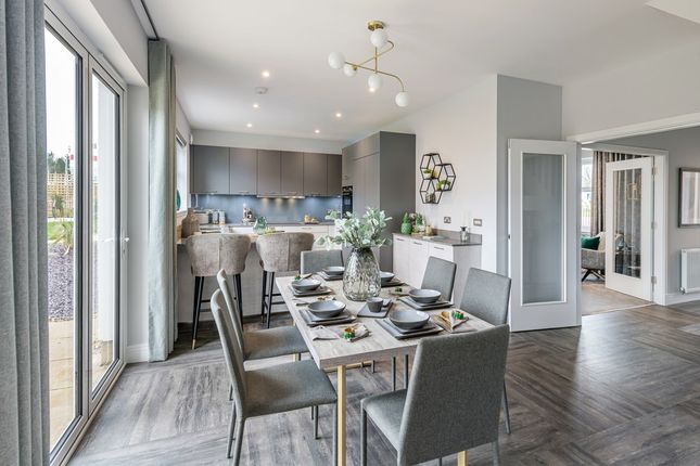 5 bed detached house