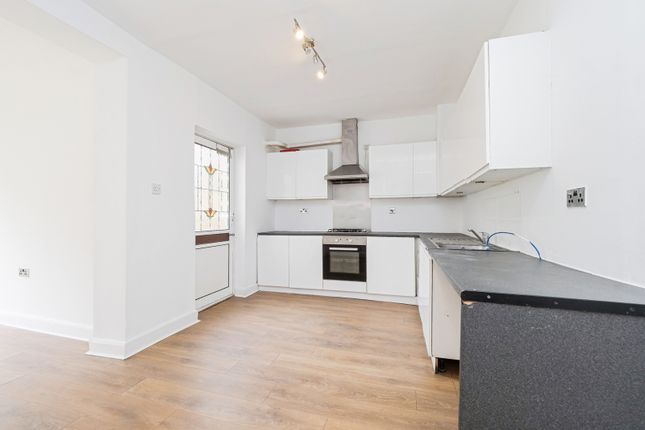 4 bedroom end of terrace house for sale