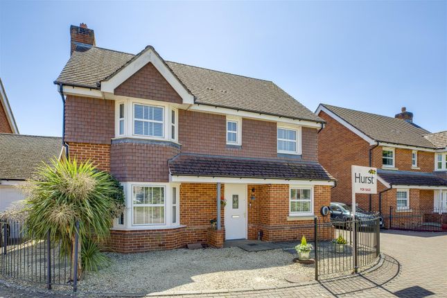 Turners Field, High Wycombe HP13 4 bed detached house for sale
