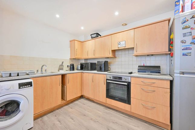 Agate Close, Acton, London, NW10 2 bed flat for sale