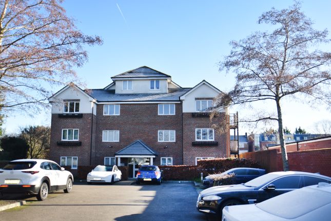 Lincoln Court, Green Tiles Lane... 2 bed apartment for sale