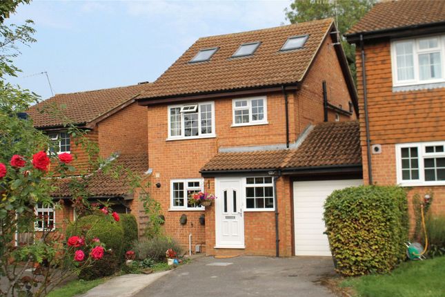 Foxglove Gardens, Guildford GU4 4 bed link detached house for sale
