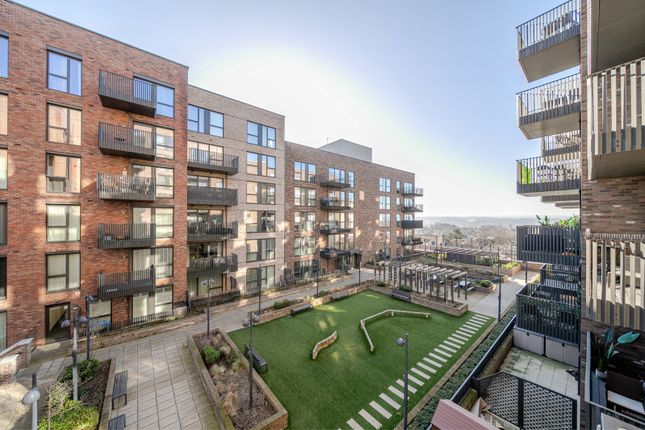 Regal Walk, Bexleyheath 2 bed apartment for sale