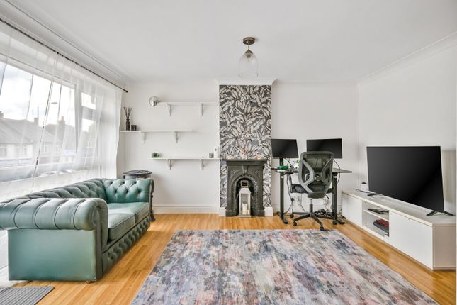 Carshalton Road, Carshalton SM5 2 bed maisonette for sale