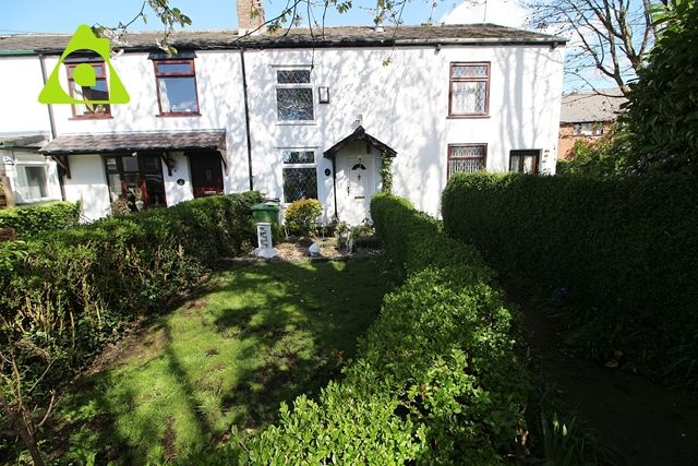 Leigh Common, Westhoughton, BL5 3TQ 2 bed cottage for sale