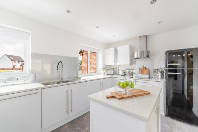 5 bedroom semi-detached house for sale