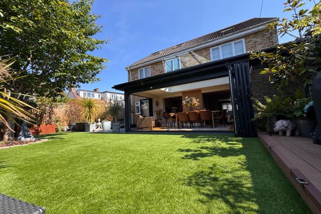 6 bed detached house