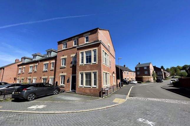 6 bedroom town house for sale