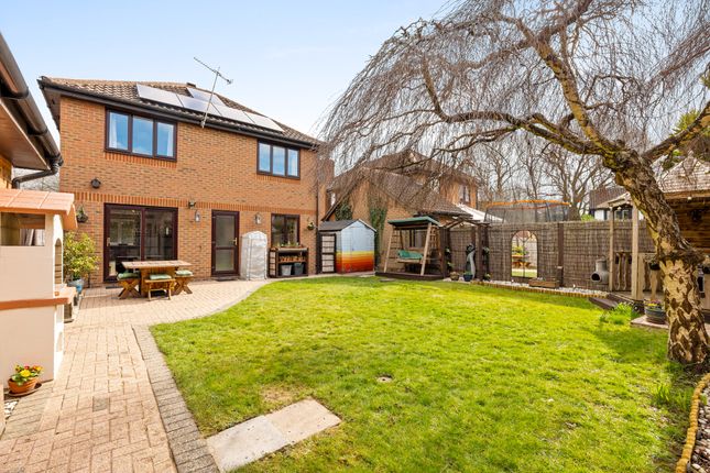 Carlton Tye, Horley, Surrey, RH6 4 bed detached house for sale