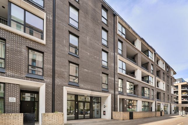 Honour Lea Avenue, London 2 bed apartment for sale