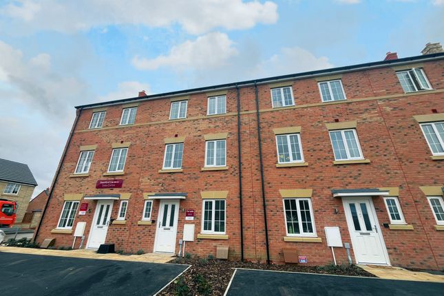 4 bedroom end of terrace house for sale