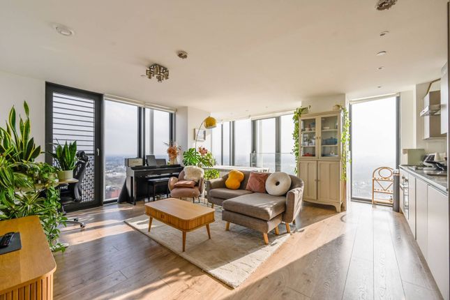 STRATOSPHERE TOWER, 55 GREAT EASTERN... 2 bed flat for sale
