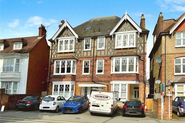 London Road, Guildford, Surrey, GU1 2 bed apartment for sale