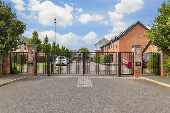 Park View, Chigwell, Essex 3 bed detached house for sale