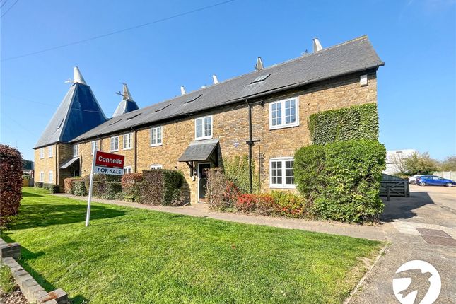 London Road, Teynham, Sittingbourne... 2 bed penthouse for sale