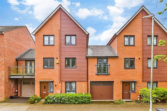 Ruskin Grove, Maidstone, Kent 5 bed link detached house for sale