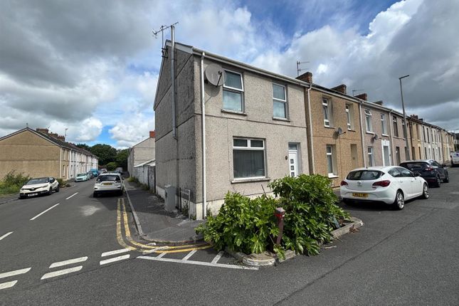 3 bed end terrace house