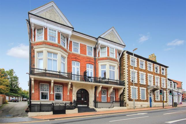 High Street, Wellingborough NN8 2 bed apartment for sale