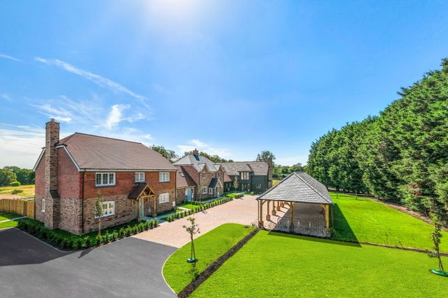Byers Lane, Godstone RH9 4 bed link detached house for sale