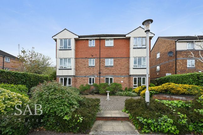Hadfield Close, Southall, UB1 1 bed flat for sale
