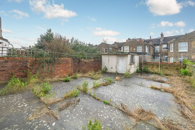 Buchanan Gardens, Kensal Green... 2 bed flat for sale