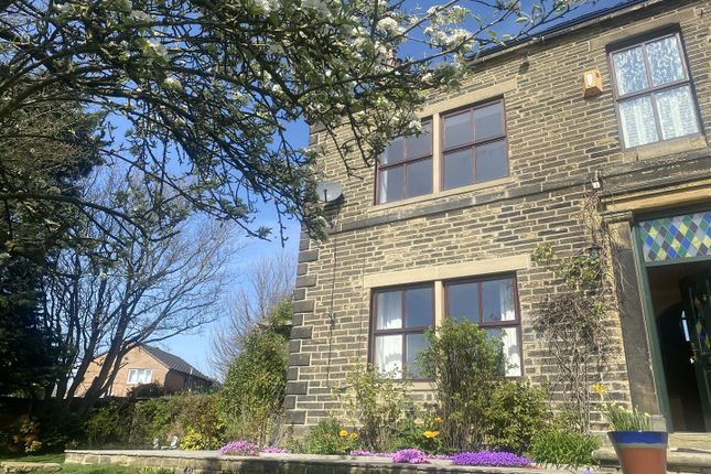 Hodgson Fold, Bradford 4 bed semi