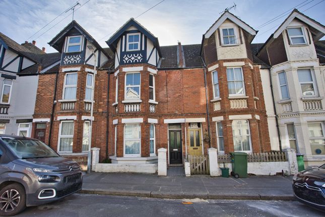 Linden Crescent, Folkestone, CT19 2 bed flat for sale