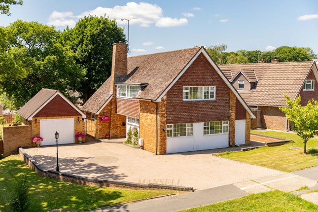Buckswood Drive, Crawley RH11 5 bed detached house for sale