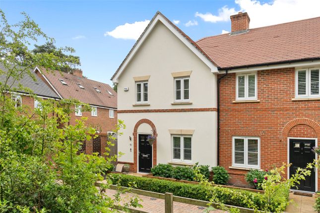 Swords Drive, Berkshire RG45 3 bed semi