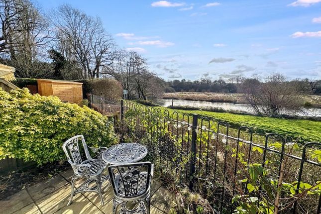 Newmans Close, Central Wimborne, BH21 2 bed terraced house for sale