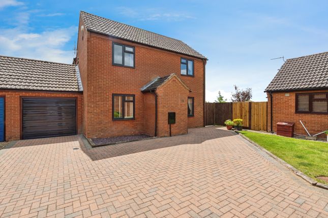 4 bed link detached house