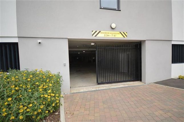 Parking/garage