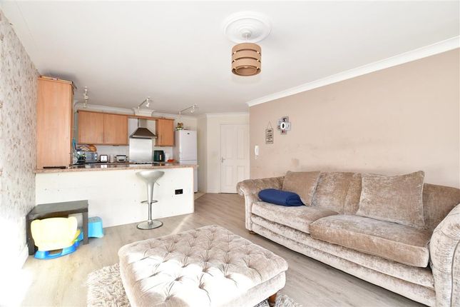 Lower Street, Pulborough, West Sussex 2 bed ground floor flat for sale