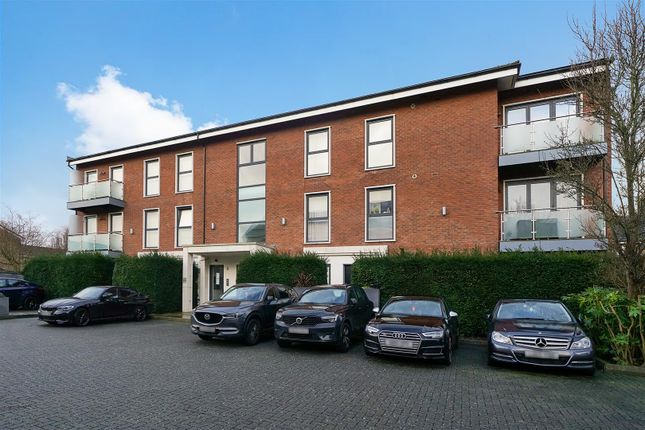 Bramley Road, London 2 bed apartment for sale