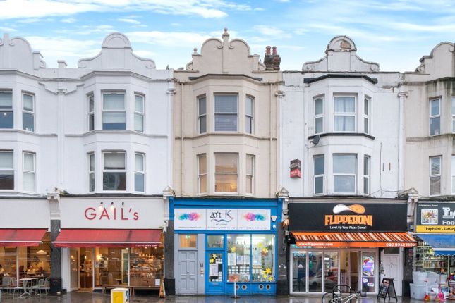 Askew Road, London 3 bed apartment for sale