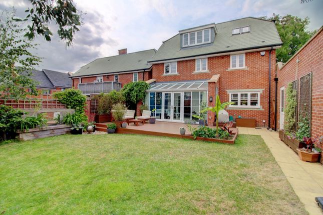 Eaker Street, High Wycombe HP11 5 bed detached house for sale