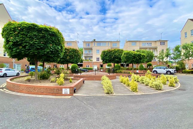 1 bedroom ground floor flat for sale