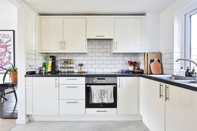 Wornington Road, North Kensington... 2 bed flat for sale