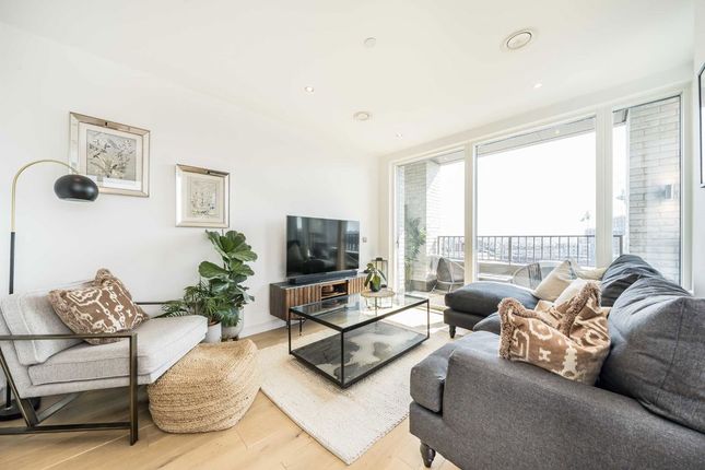 Grant Road, London SW11 2 bed flat for sale