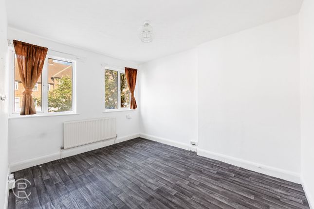 Greenford Avenue, London, W7 2 bed flat for sale