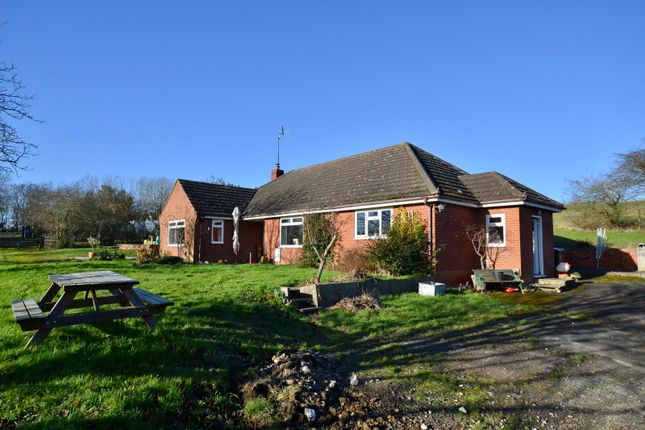 Longdon Hill Wickhamford WR11 7RP 3 bed detached bungalow for sale