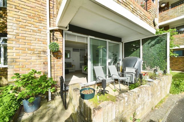 2 bedroom ground floor flat for sale