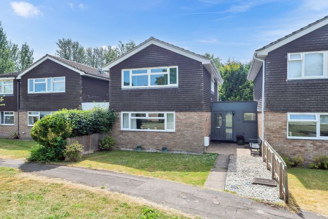 Flambards Close, Royston SG8 3 bed link detached house for sale
