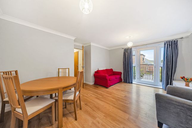 Upper High Street, Epsom KT17 2 bed flat for sale