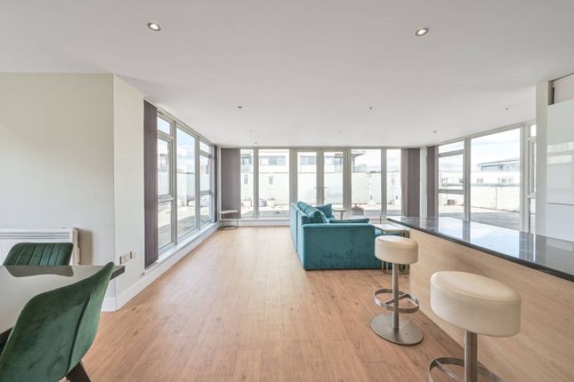 Boulevard Drive, Colindale, London, NW9 3 bed penthouse for sale